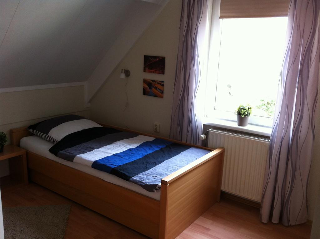 Beachhouse Tossens Room photo